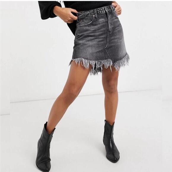 NWT Free People Bailey Grey Denim Fringed Mini Skirt Size 24 - Picture 5 of 14